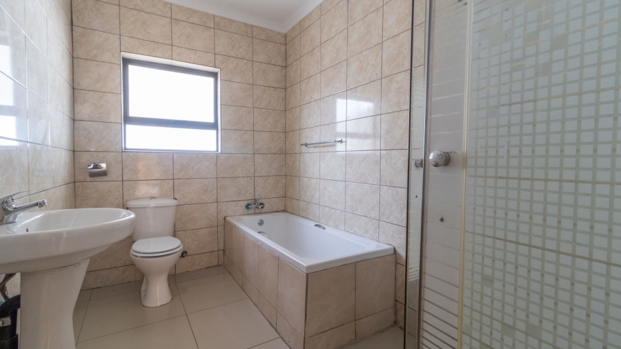 4 Bedroom Property for Sale in Meredale Gauteng