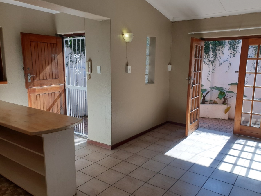 To Let 1 Bedroom Property for Rent in Melrose North Gauteng