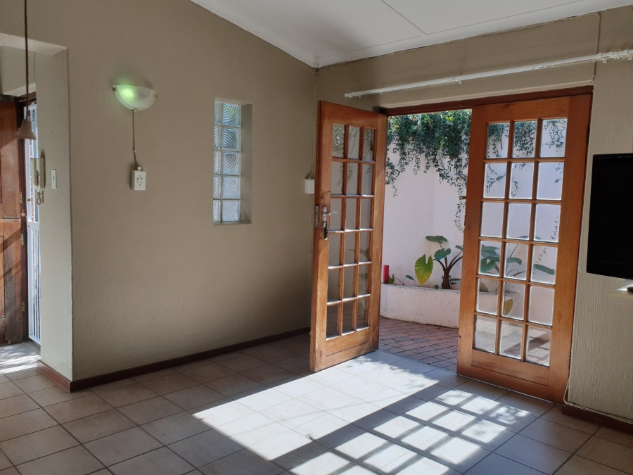 To Let 1 Bedroom Property for Rent in Melrose North Gauteng