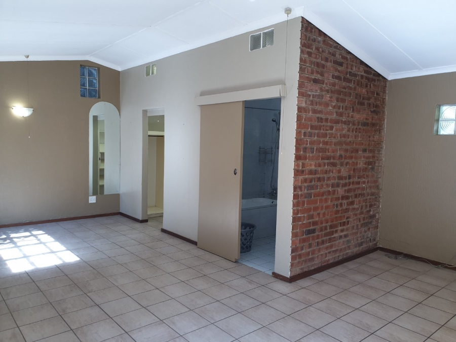 To Let 1 Bedroom Property for Rent in Melrose North Gauteng