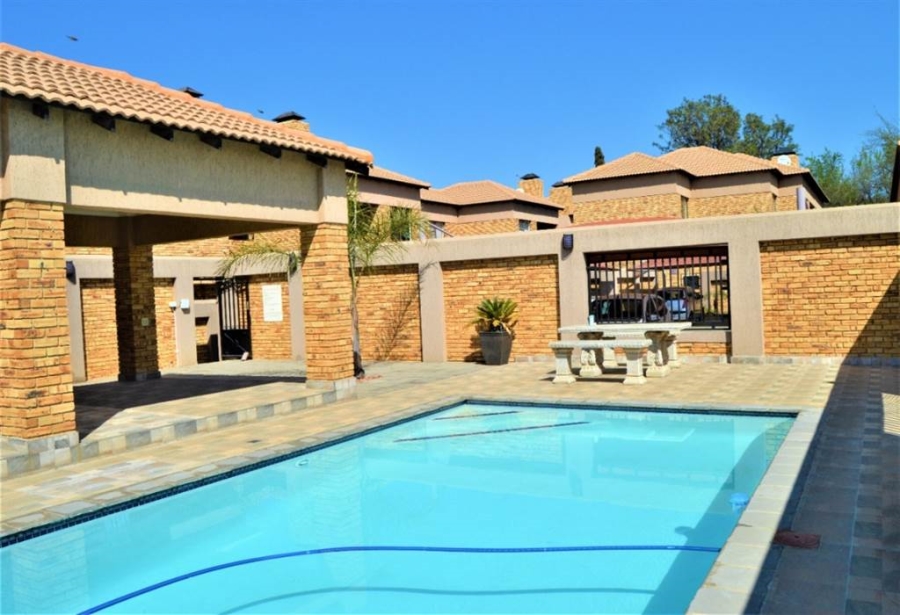 2 Bedroom Property for Sale in Ravenswood Gauteng