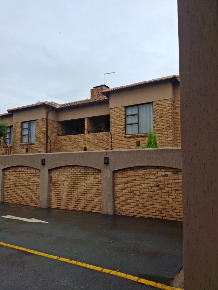 2 Bedroom Property for Sale in Ravenswood Gauteng