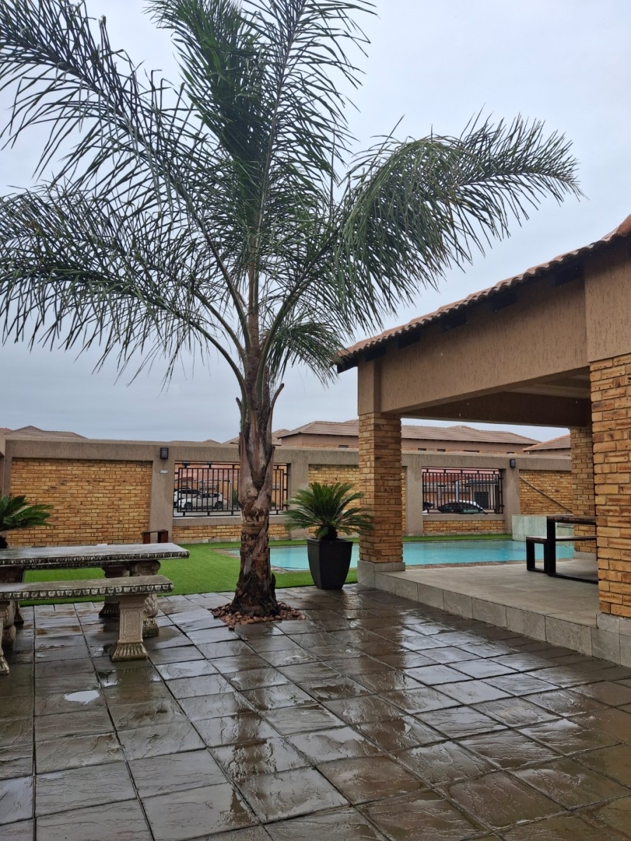 2 Bedroom Property for Sale in Ravenswood Gauteng