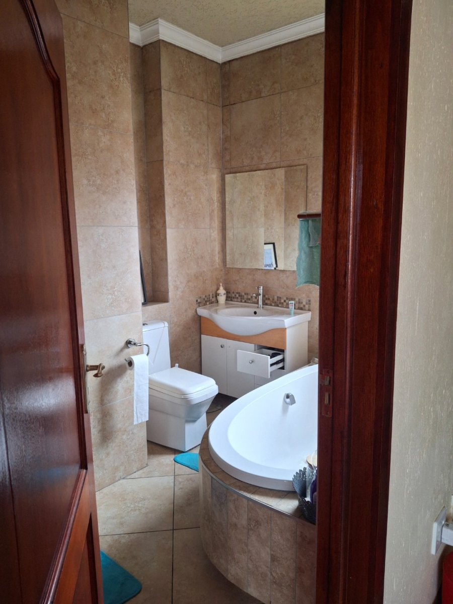 2 Bedroom Property for Sale in Ravenswood Gauteng