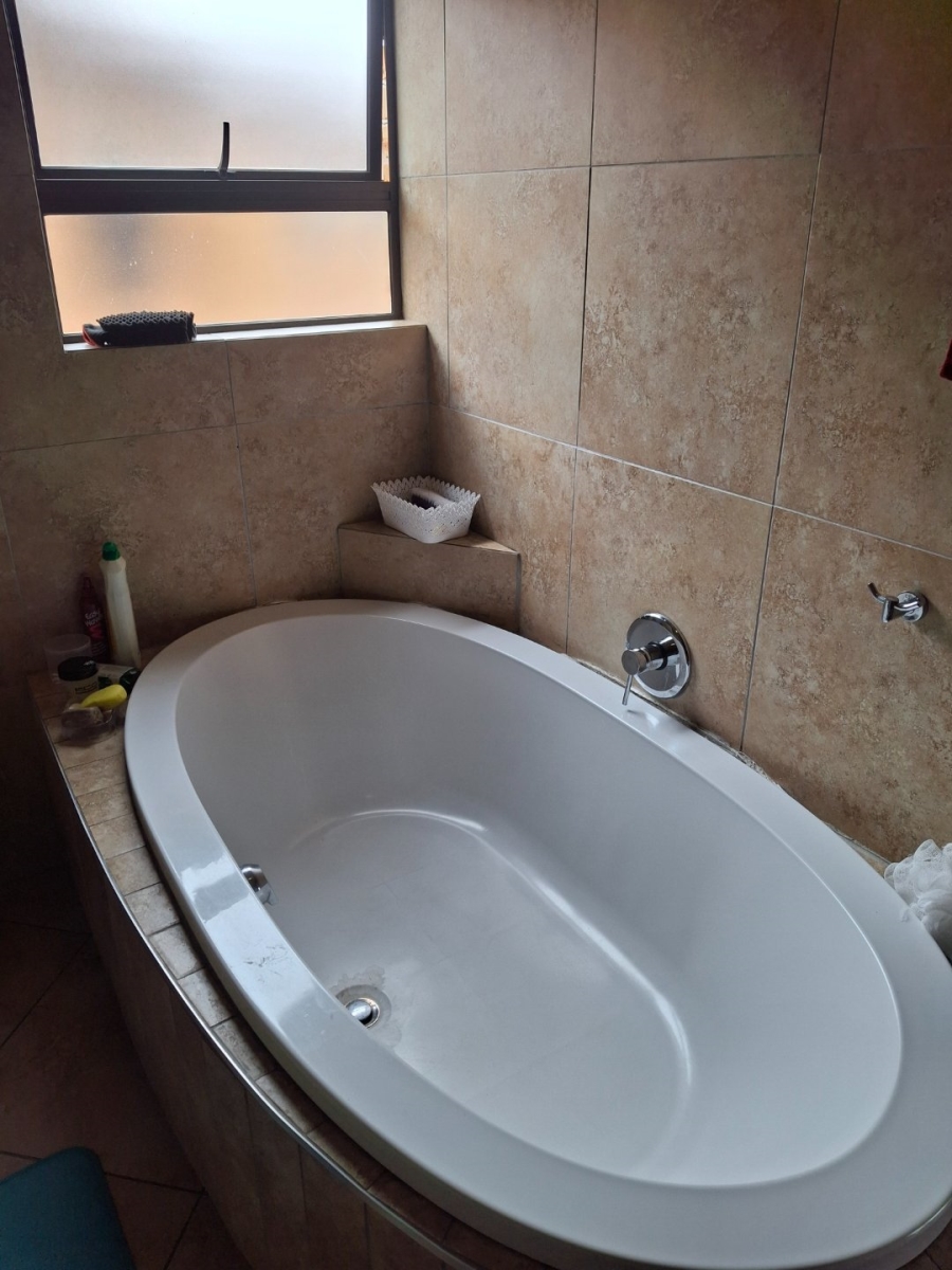 2 Bedroom Property for Sale in Ravenswood Gauteng