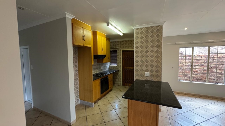 To Let 3 Bedroom Property for Rent in Amberfield Manor Gauteng