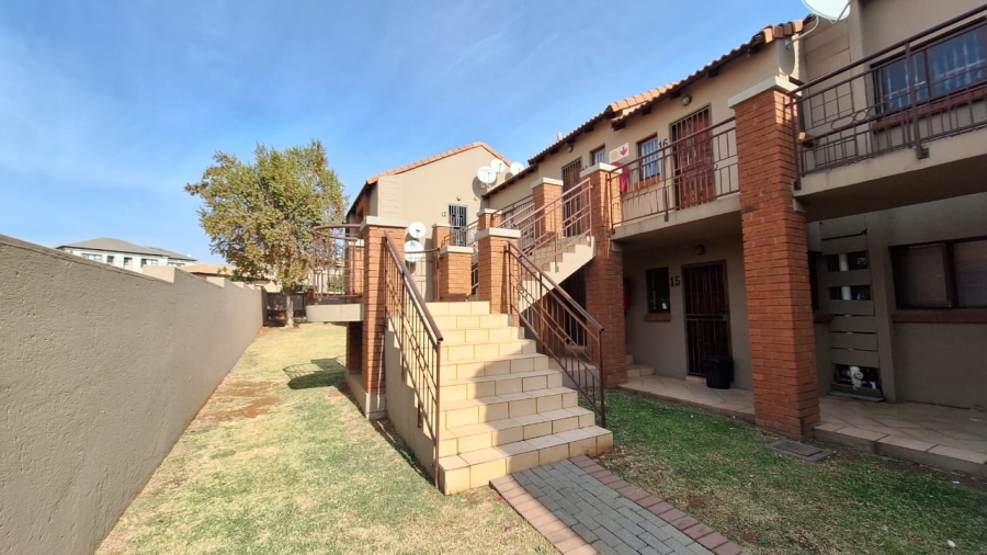 2 Bedroom Property for Sale in Monavoni Gauteng