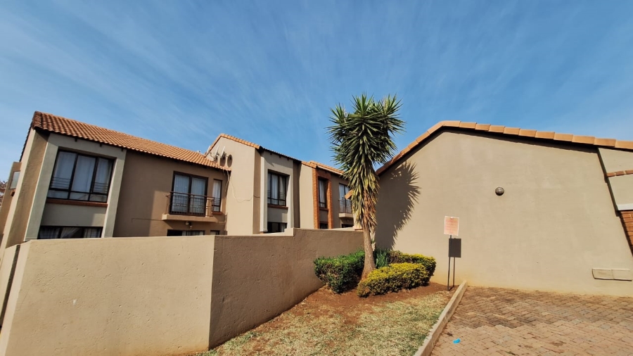 2 Bedroom Property for Sale in Monavoni Gauteng