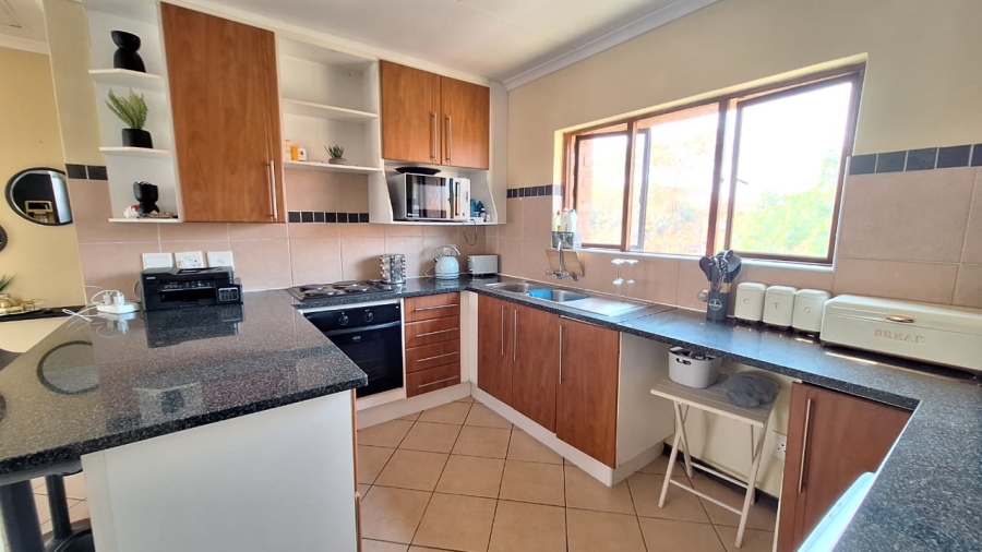 2 Bedroom Property for Sale in Monavoni Gauteng