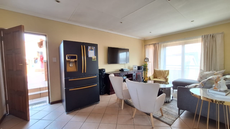 2 Bedroom Property for Sale in Monavoni Gauteng