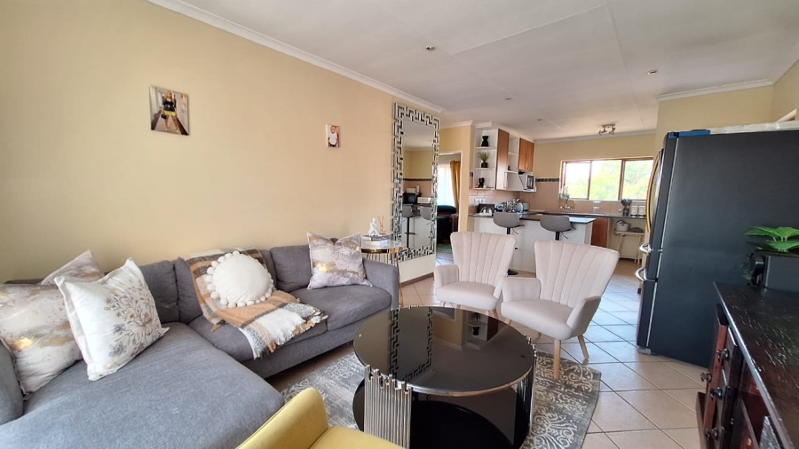 2 Bedroom Property for Sale in Monavoni Gauteng