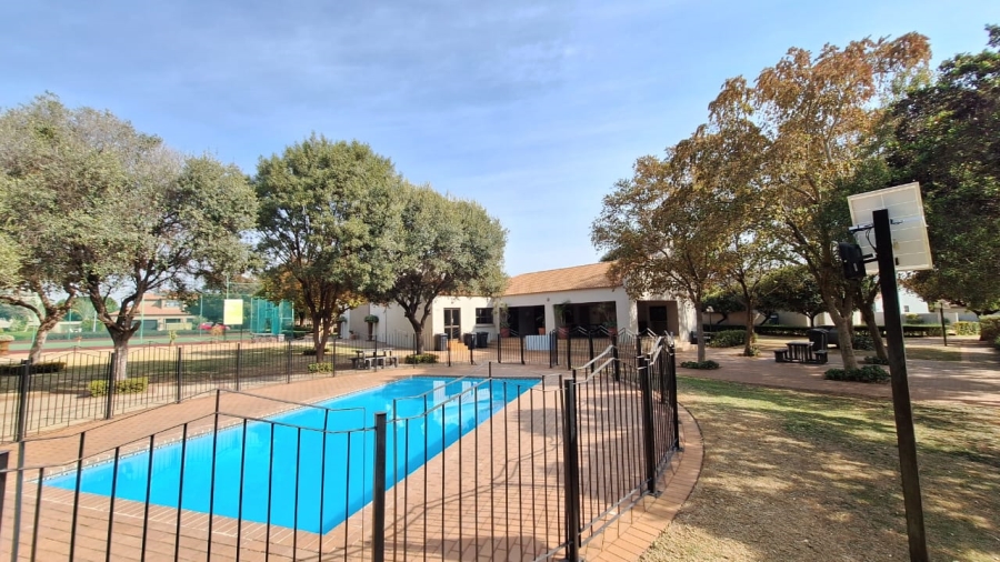 2 Bedroom Property for Sale in Monavoni Gauteng