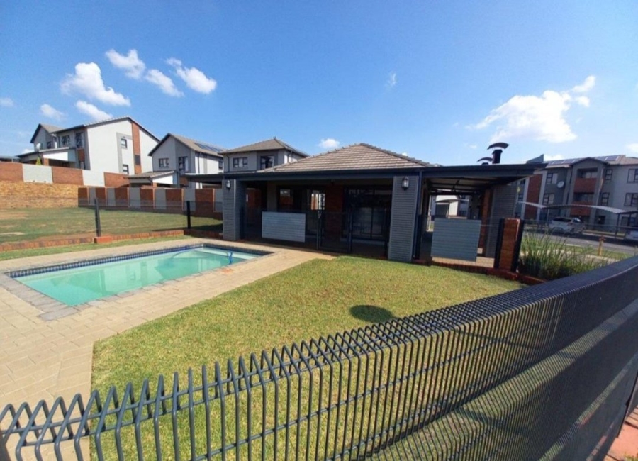 2 Bedroom Property for Sale in Amberfield Gauteng