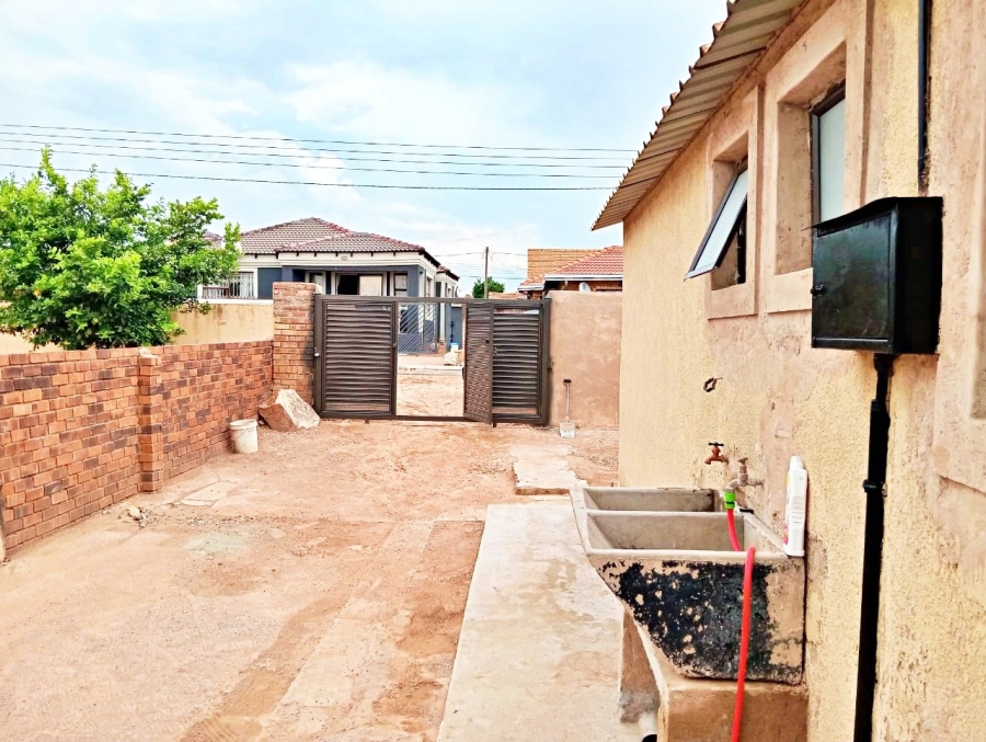 10 Bedroom Property for Sale in Soshanguve G Gauteng