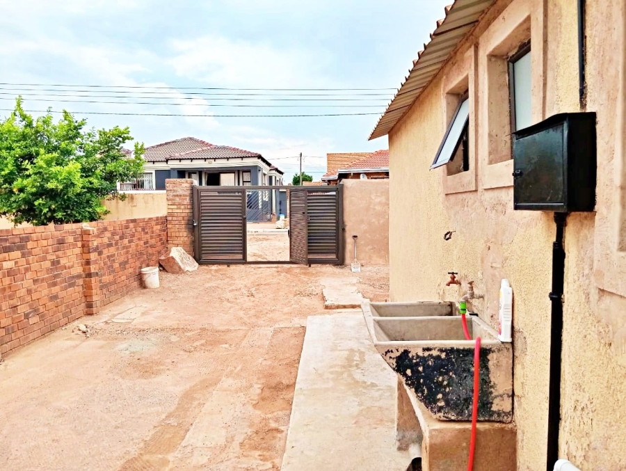 10 Bedroom Property for Sale in Soshanguve G Gauteng