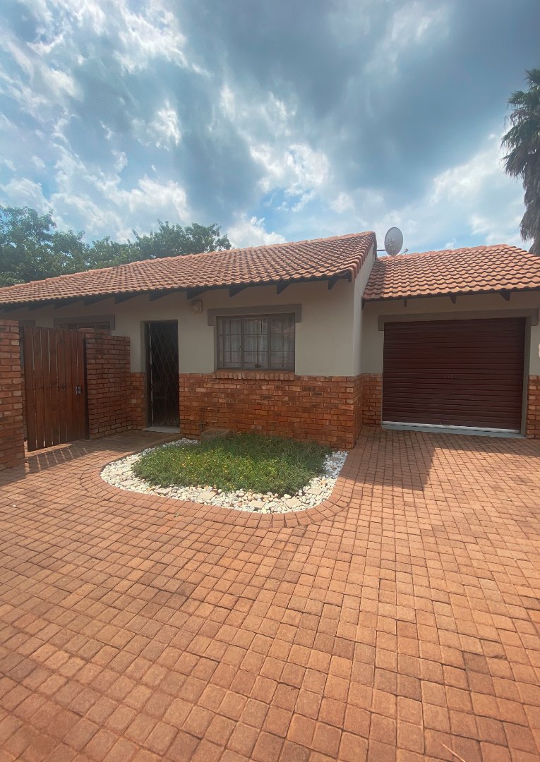 2 Bedroom Property for Sale in Montana Tuine Gauteng