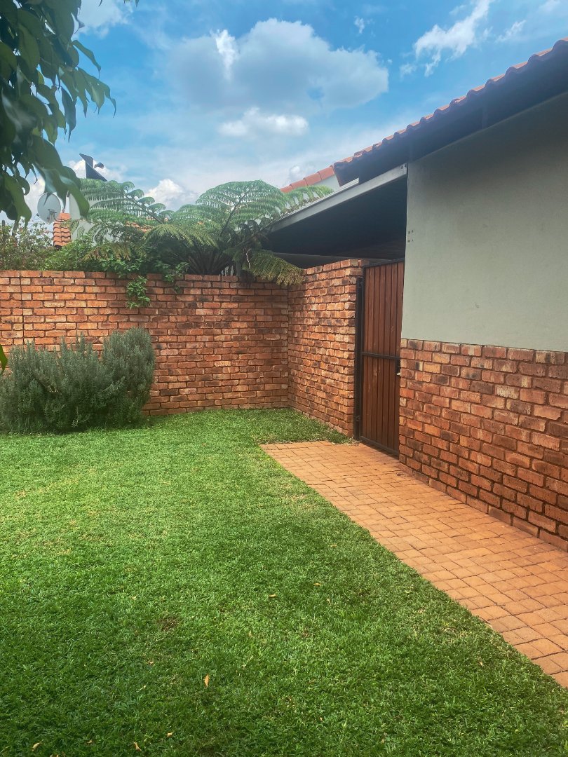 2 Bedroom Property for Sale in Montana Tuine Gauteng