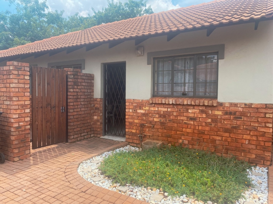 2 Bedroom Property for Sale in Montana Tuine Gauteng