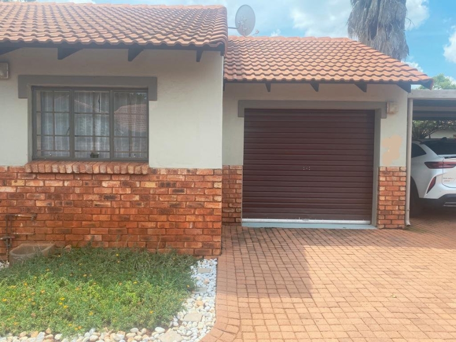 2 Bedroom Property for Sale in Montana Tuine Gauteng