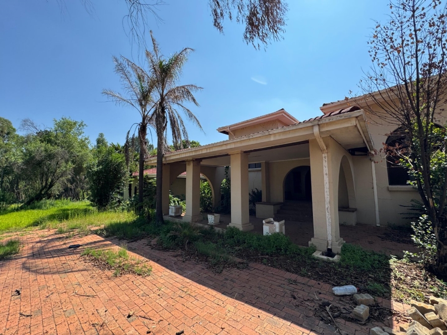 10 Bedroom Property for Sale in Glen Marais Gauteng