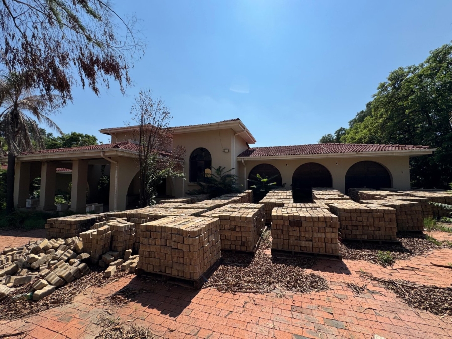 10 Bedroom Property for Sale in Glen Marais Gauteng