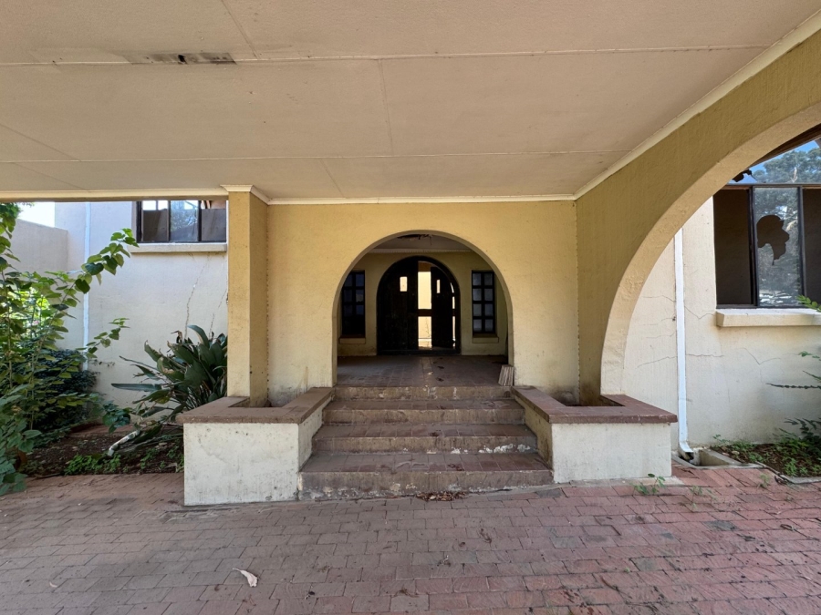 10 Bedroom Property for Sale in Glen Marais Gauteng