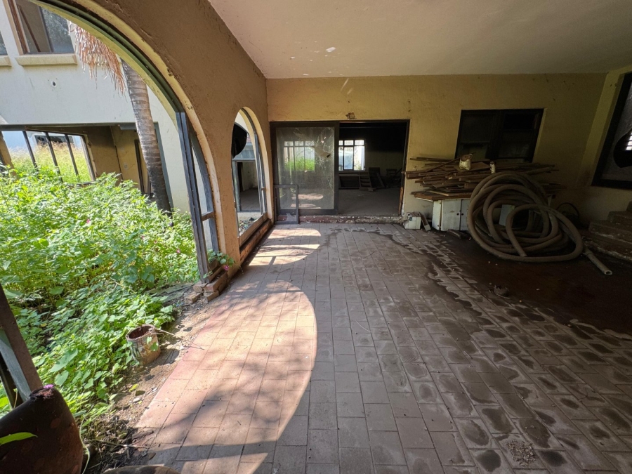 10 Bedroom Property for Sale in Glen Marais Gauteng