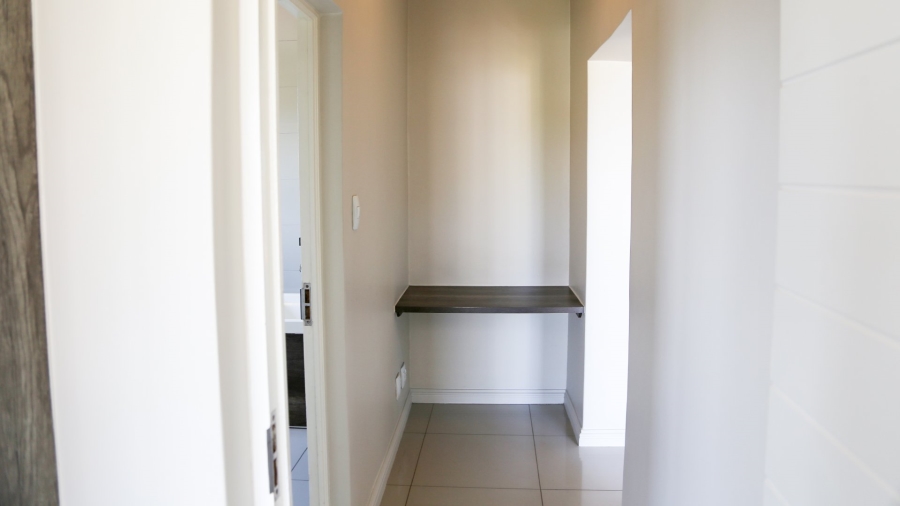 To Let 2 Bedroom Property for Rent in Crowthorne AH Gauteng