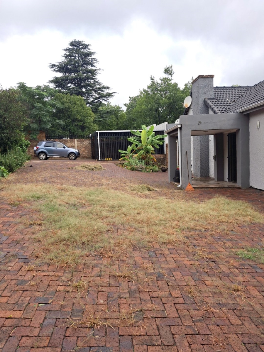 3 Bedroom Property for Sale in Lombardy East Gauteng