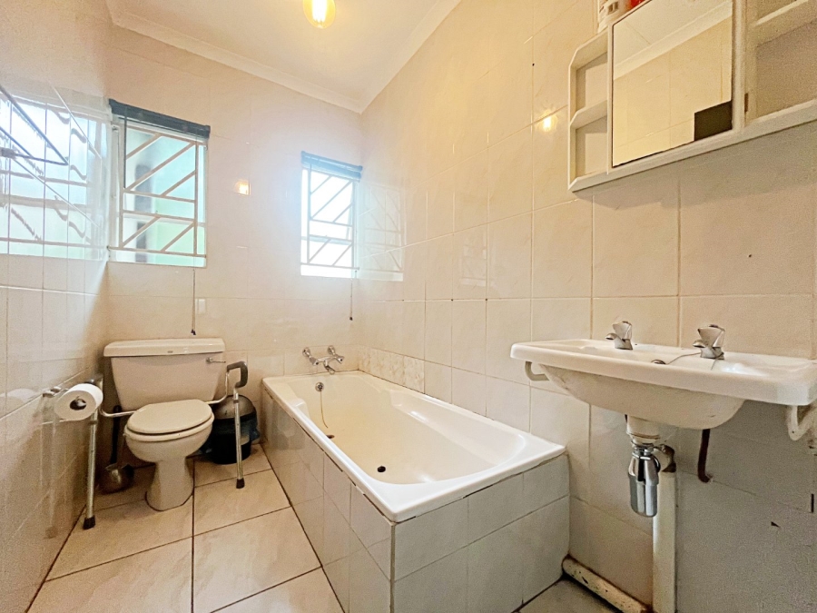 3 Bedroom Property for Sale in Die Hoewes Gauteng