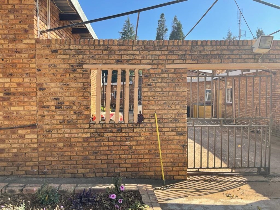 7 Bedroom Property for Sale in Elandsfontein Gauteng