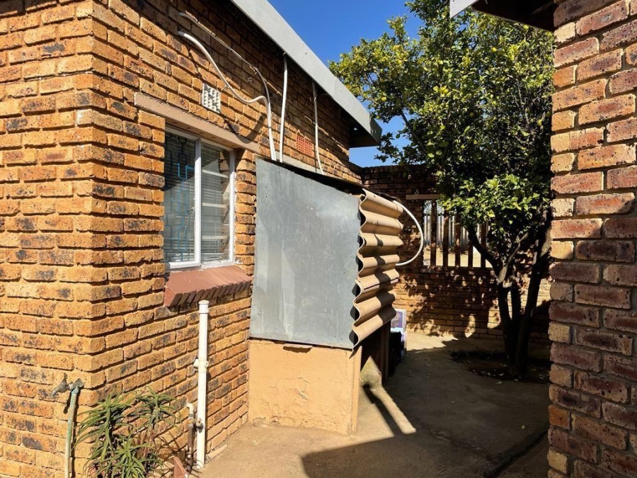 7 Bedroom Property for Sale in Elandsfontein Gauteng