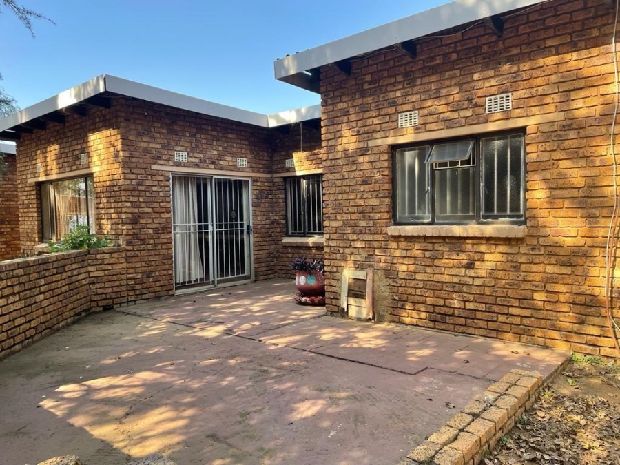 7 Bedroom Property for Sale in Elandsfontein Gauteng