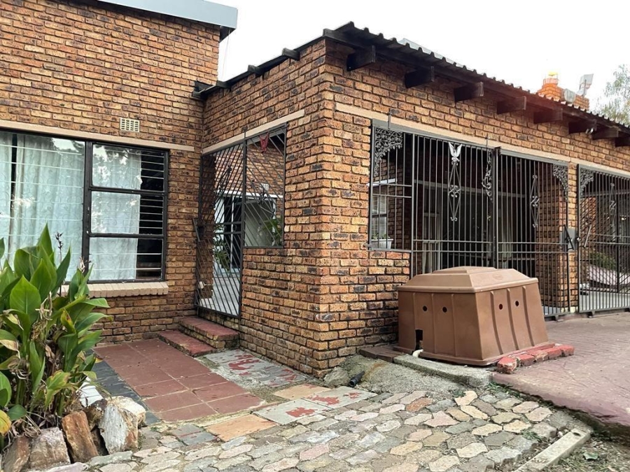 7 Bedroom Property for Sale in Elandsfontein Gauteng