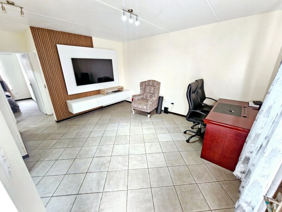 To Let 2 Bedroom Property for Rent in Kosmosdal Gauteng