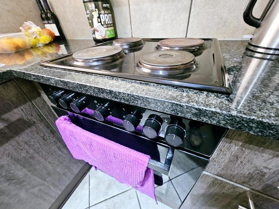 To Let 2 Bedroom Property for Rent in Kosmosdal Gauteng