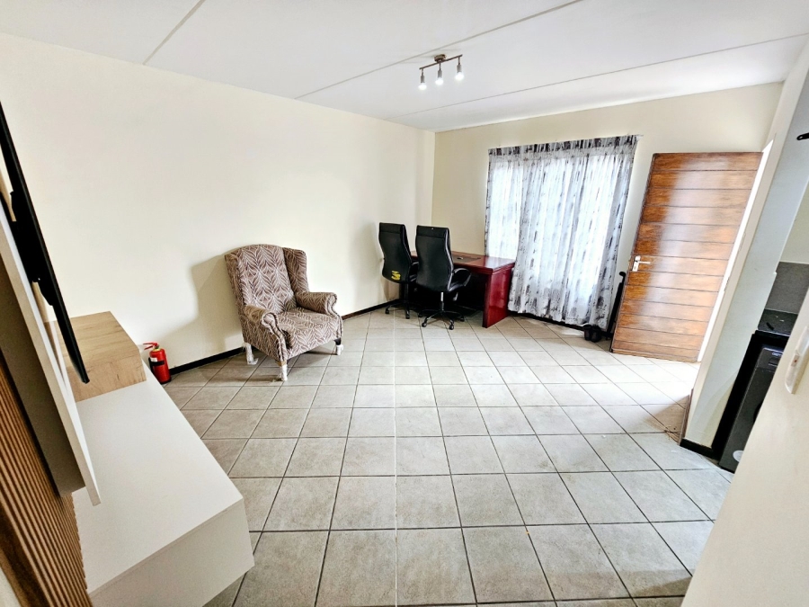 To Let 2 Bedroom Property for Rent in Kosmosdal Gauteng