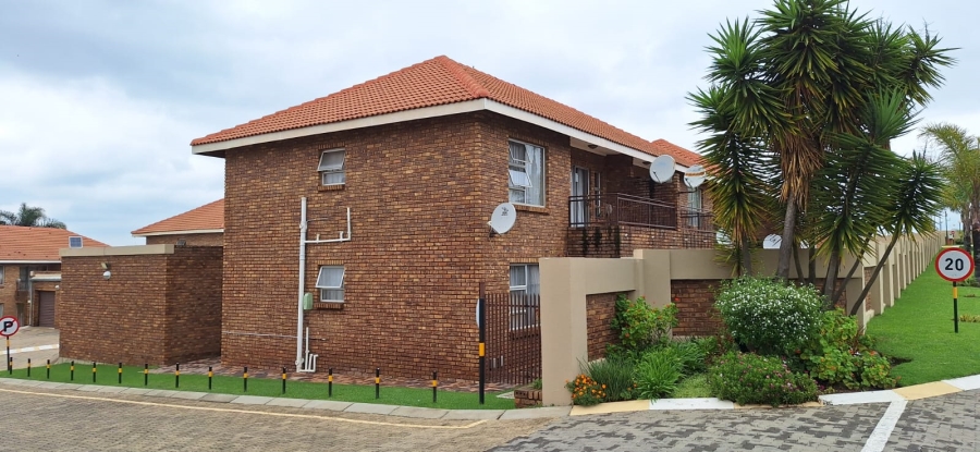 2 Bedroom Property for Sale in Birchleigh Gauteng