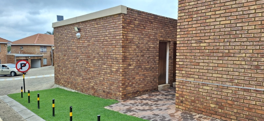 2 Bedroom Property for Sale in Birchleigh Gauteng