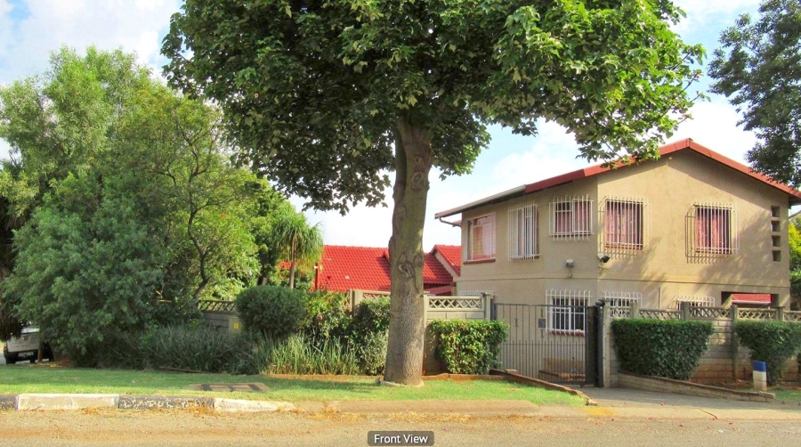 4 Bedroom Property for Sale in Mulbarton Gauteng