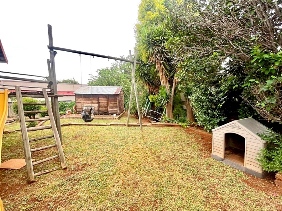 4 Bedroom Property for Sale in Mulbarton Gauteng