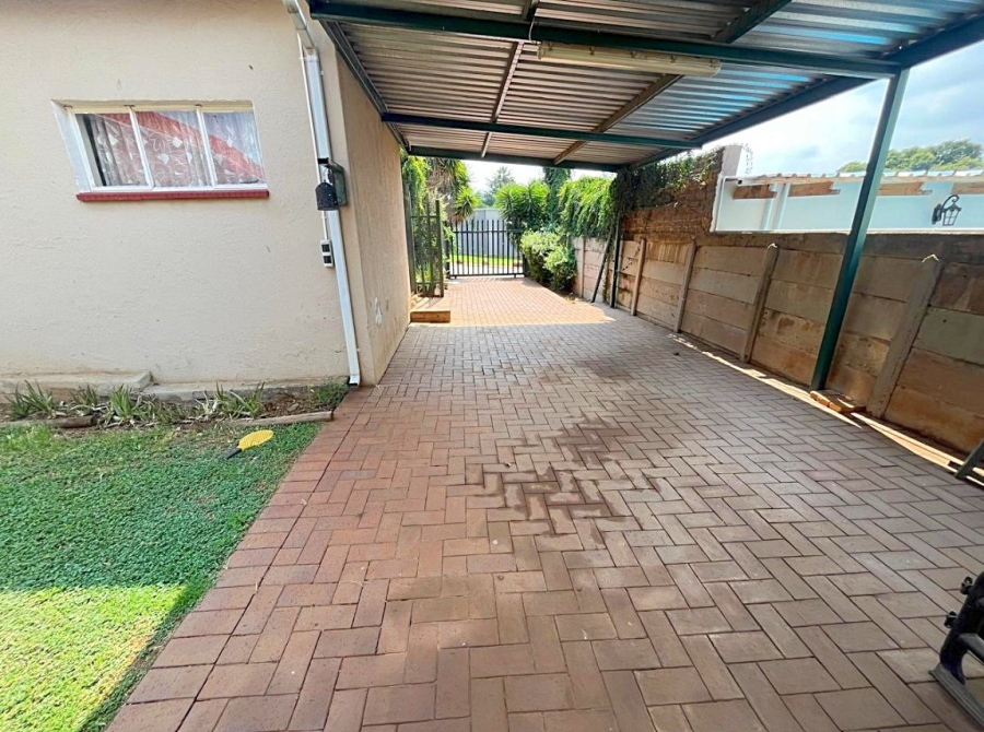 4 Bedroom Property for Sale in Mulbarton Gauteng