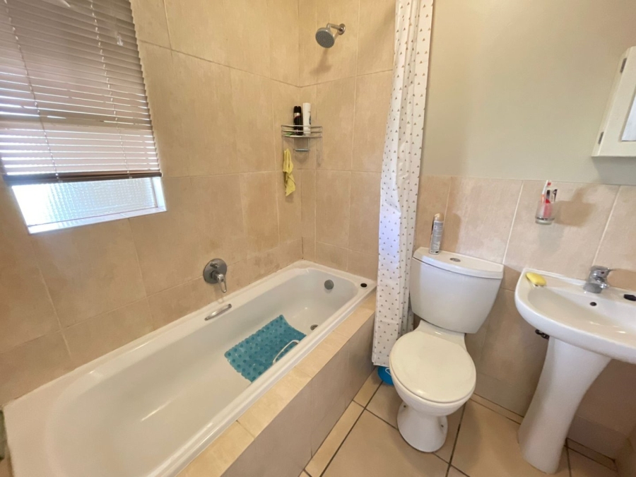 1 Bedroom Property for Sale in Ormonde View Gauteng