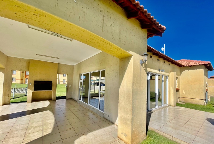 1 Bedroom Property for Sale in Ormonde View Gauteng