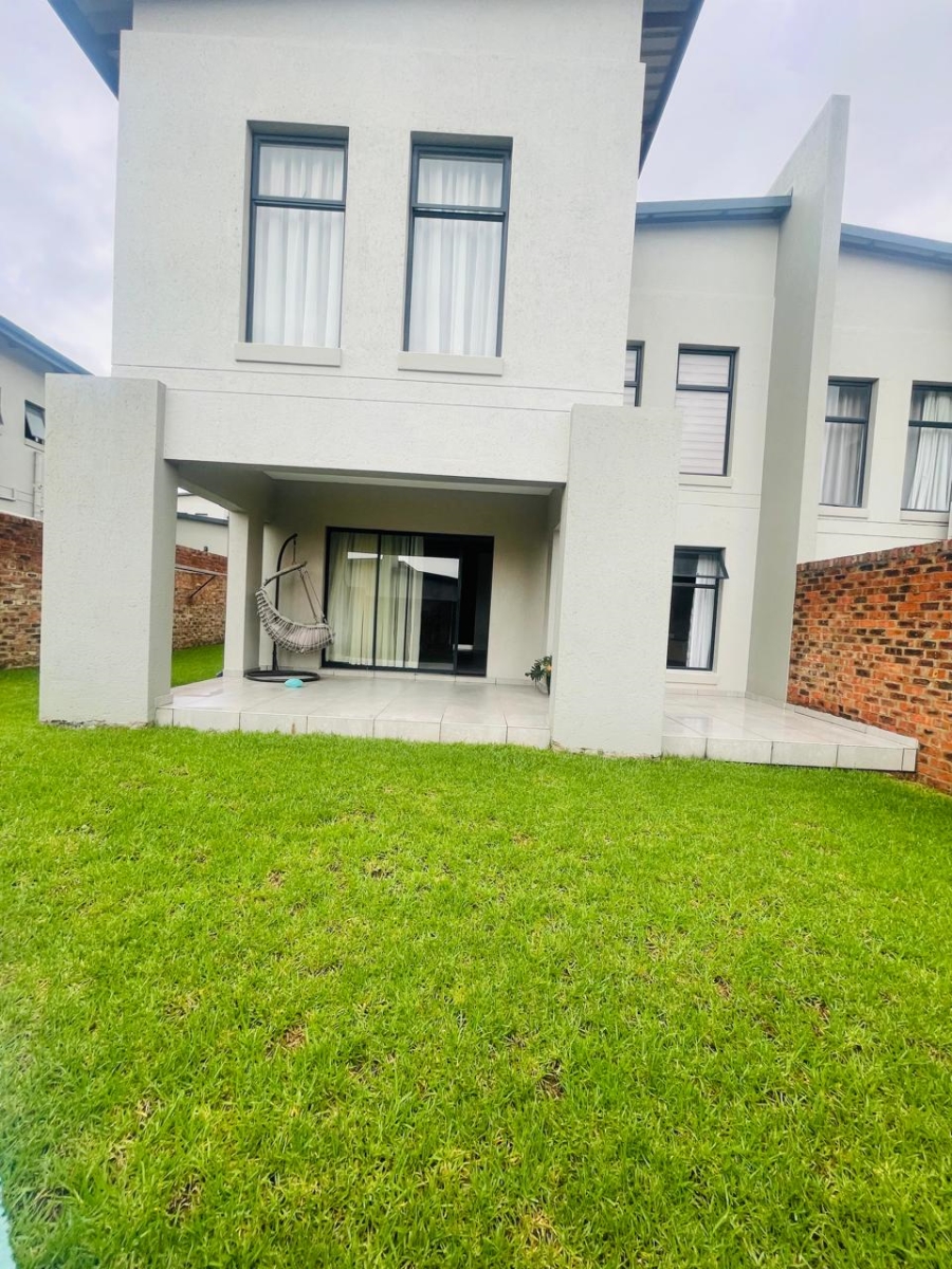 To Let 3 Bedroom Property for Rent in Crowthorne AH Gauteng