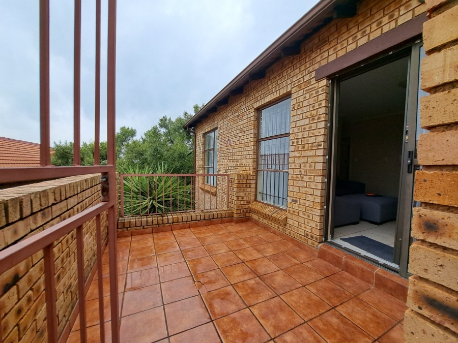 2 Bedroom Property for Sale in Amorosa Gauteng