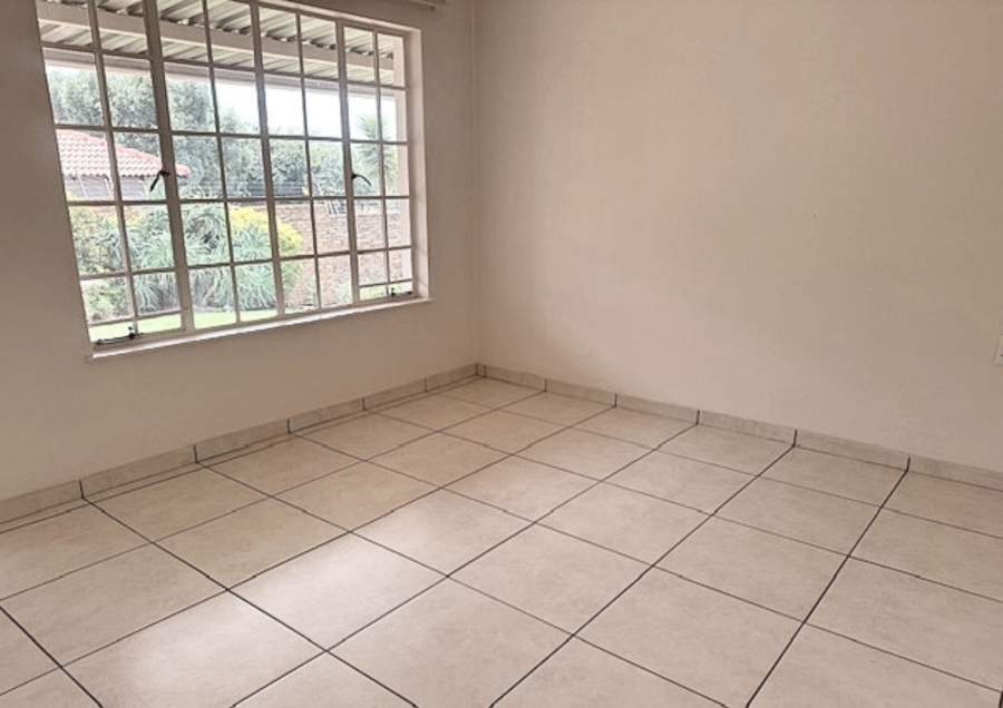 2 Bedroom Property for Sale in Noordheuwel Gauteng