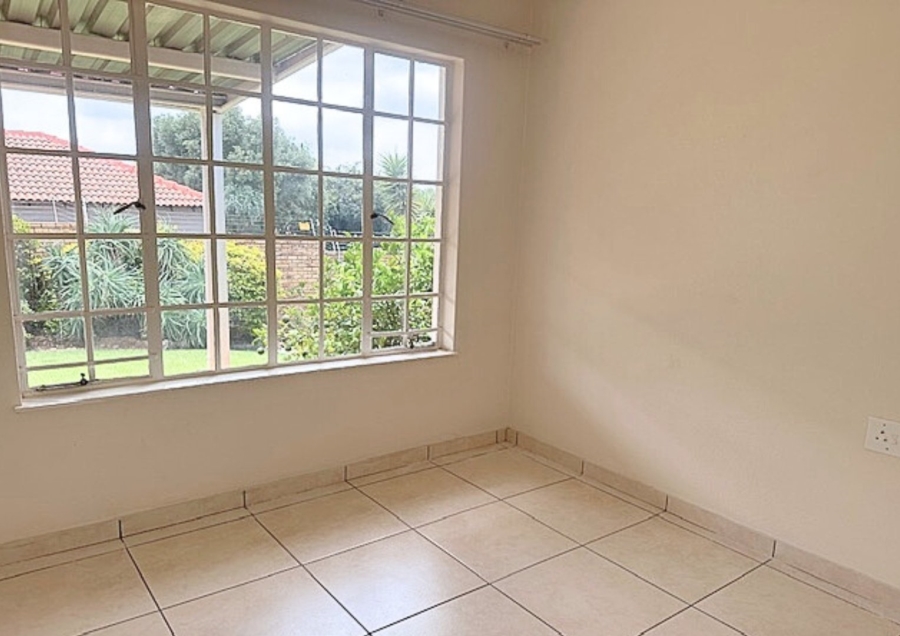 2 Bedroom Property for Sale in Noordheuwel Gauteng