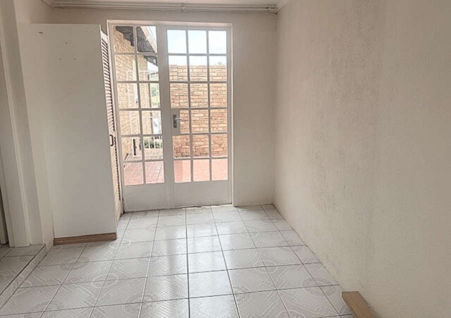 2 Bedroom Property for Sale in Noordheuwel Gauteng