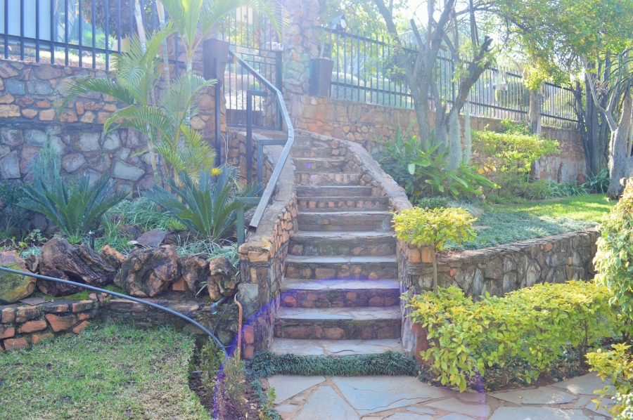 5 Bedroom Property for Sale in Waverley Gauteng